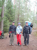 Sascha Meudt, Maria Sattler und Patrick Gennarelli am Verpflegungsstand